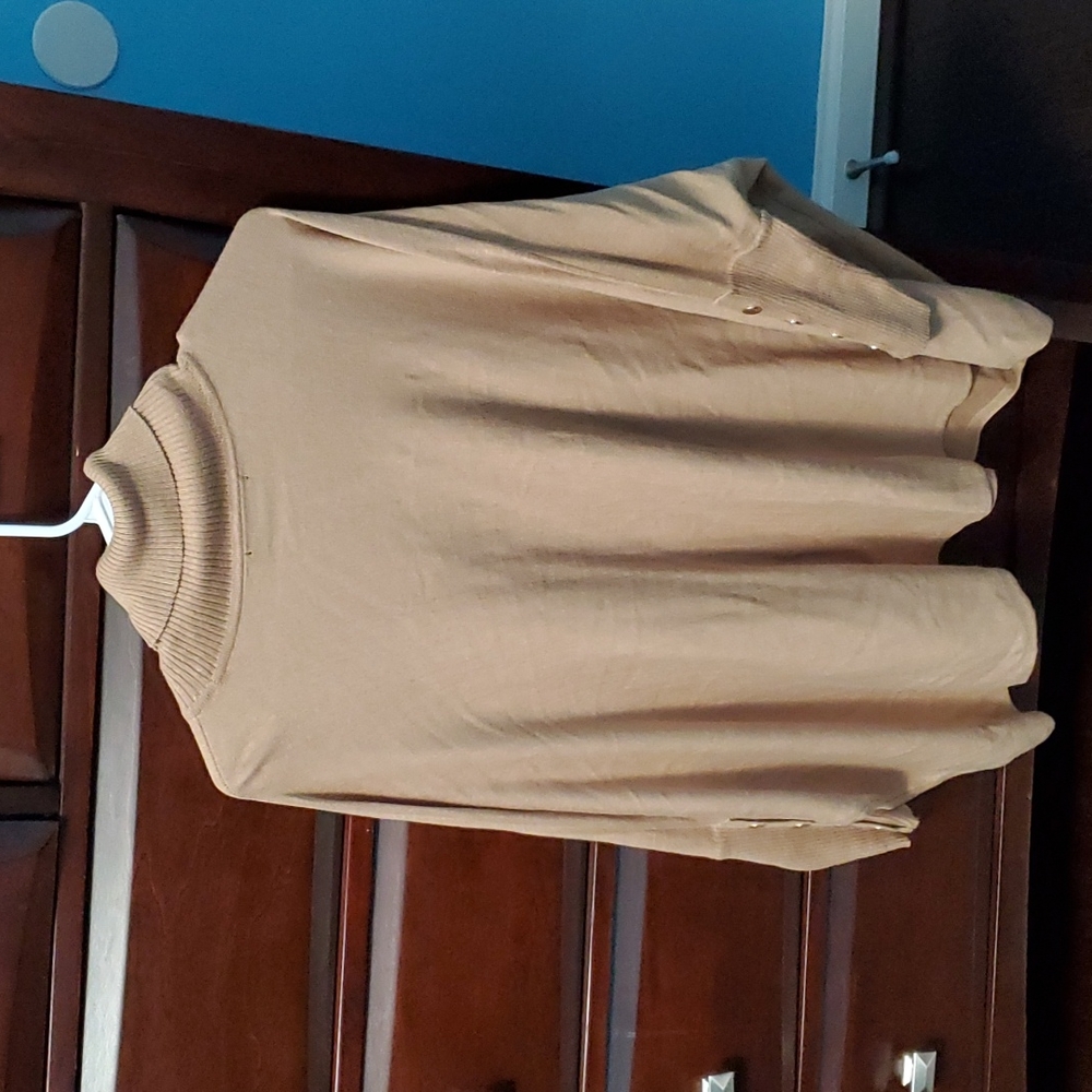 Top - Picture 2 of 2